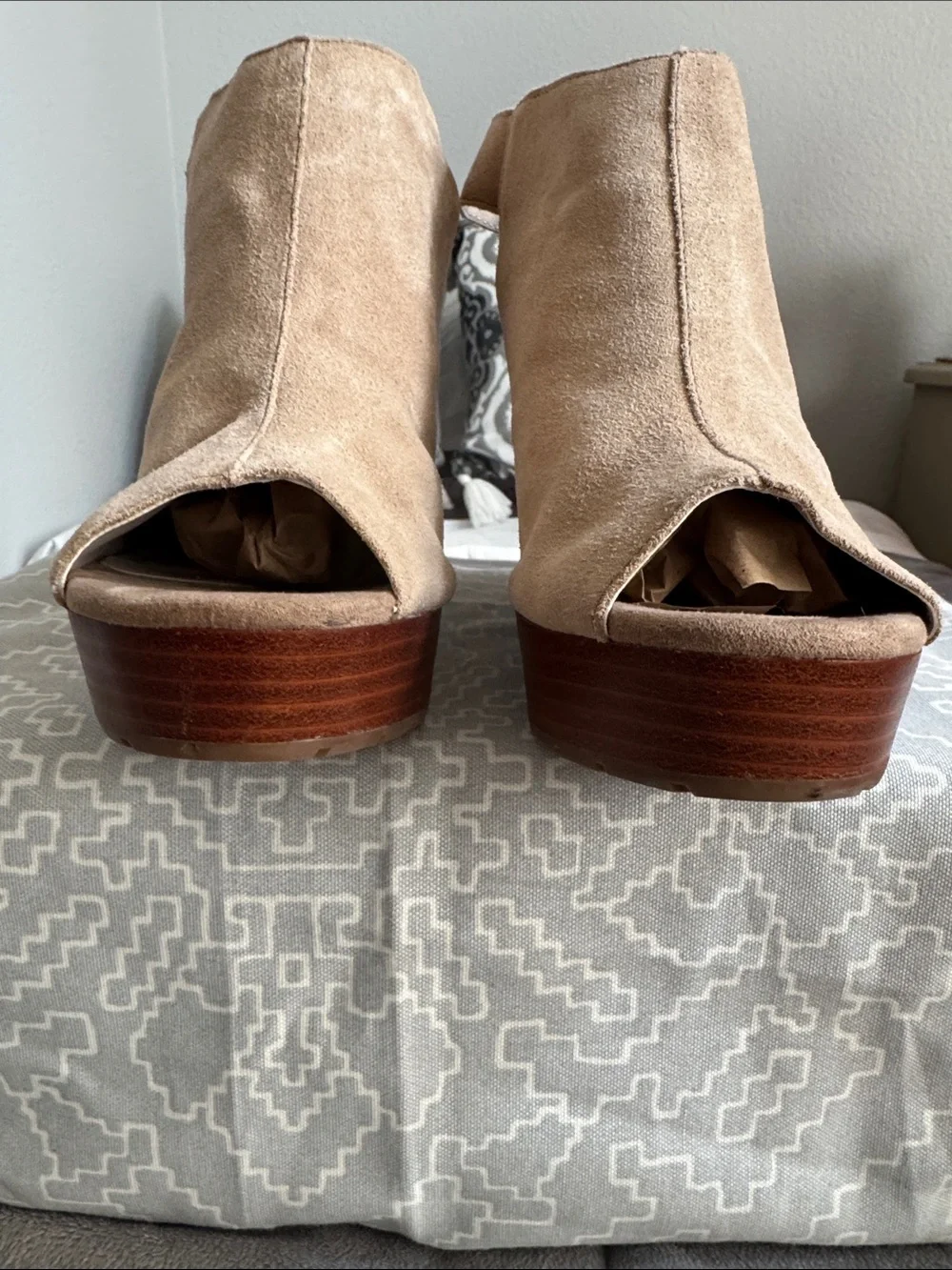 Kenneth Cole Reaction Neutral Suede Open-Toe Wedge Sandals